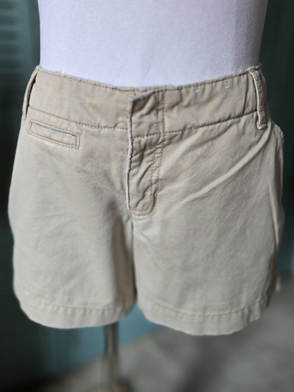 Old Navy khaki shorts Size 4